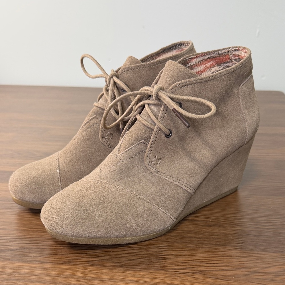 TOMS Taupe Suede Kala Wedge Lace Up Ankle Booties Size 9